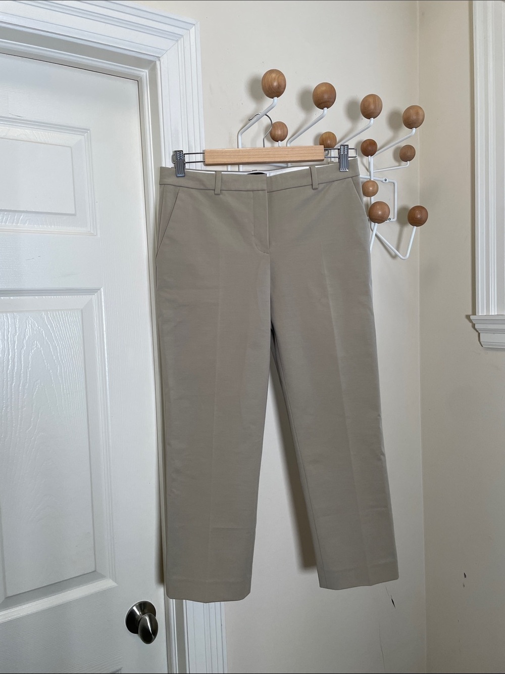 Theory - Ankle Straight Legged Preppy Pants - Cream - 4